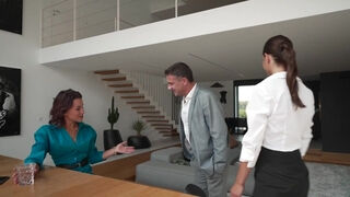 Didine shows off her beautiful body... - Jacquie et Michel TV