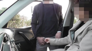 Dogging amateur avec une milf qui branle un inconnu