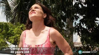Carrie Anne fucks the pool boy - AnalQts