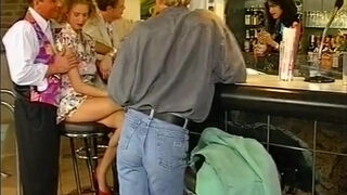 3er An Bar Und Pool- Auf Diesen Film Spritzt Du Wie Bekloppt