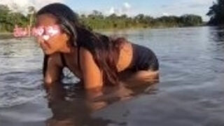 DELICIOSA VECINA NO SE AGUANTA LAS GANAS DE VOLVER DEL RIO Y ME LA FOLLO EN LA CABAÃ‘A ðŸ˜‹ðŸ”¥