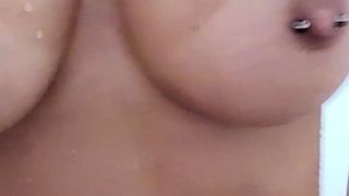Big boob brunette masturbates on webcam