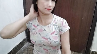 School uniform utaar kar step sister ko pel diya