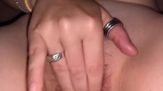 Masturbation Chatte Poilue En Regardant Video De Cul