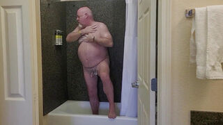 Bear Takes a Shower for You!!