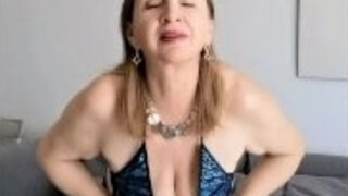 Huge natural tits bouncing for you