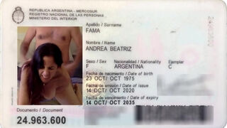 Orgullosa de ser conocida, la puta de Andrea se muestra