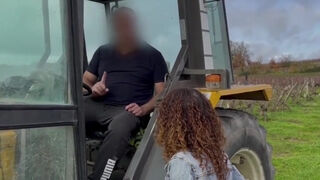 un paysan me baise en salope dans son tracteur