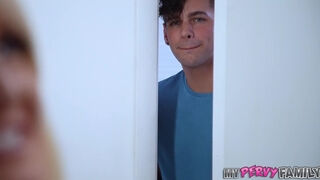 Buxom stepmom Bree Brooks allows to Nang her in the shower