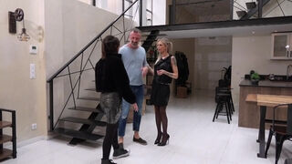 Stéphanie lets herself be conquered… - Jacquie et Michel TV