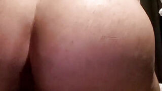 Video call with a hot big ass who puts the cucumber in her pussy