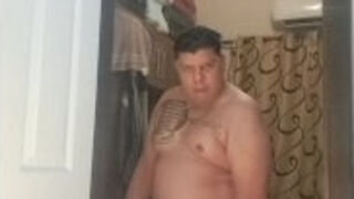 Big papa caliente chorreando leche