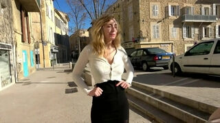 Didine seduces her driver... - Jacquie et Michel TV