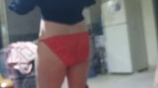 زوجة عربية تحب الرقص