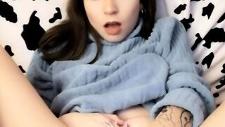 Close up amateur masturbating solo