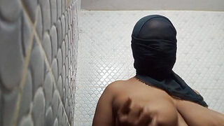 Desi Bangla bhabi showing boobs